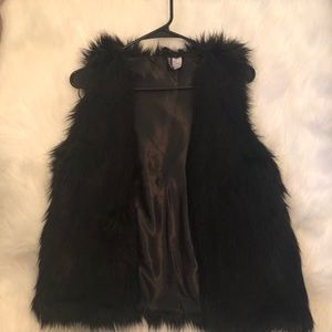 h&m fur vest